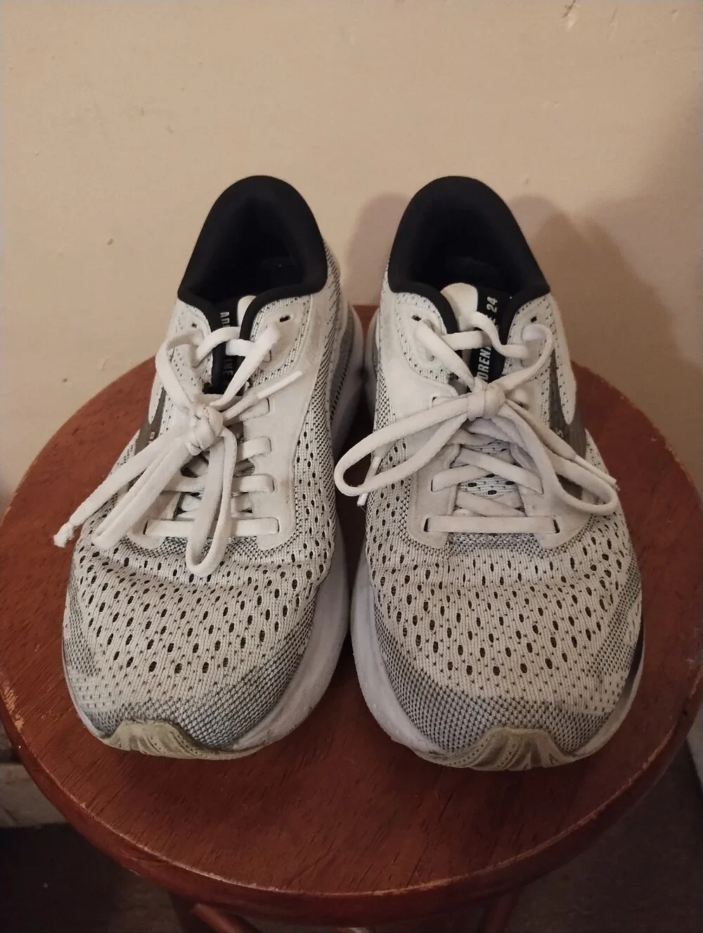 Brooks Adrenaline GTS 24 Womens 7.5 Medium Running Shoes White Black 1204261B126